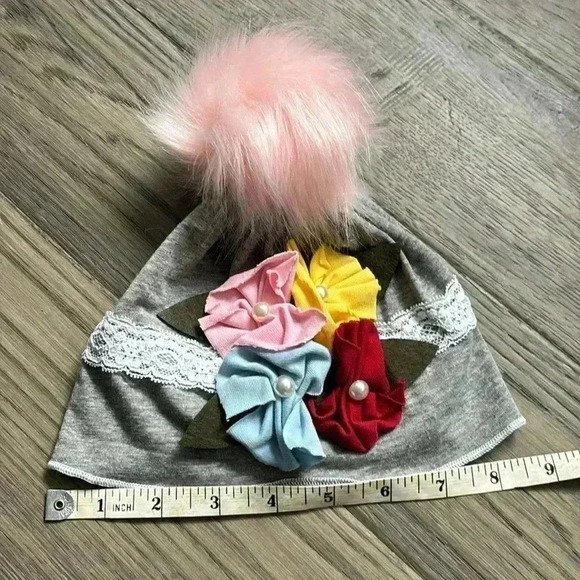Hand crafted grey fall  cotton hat with flowers and fuzzy pink pom pom - Picture 4 of 7